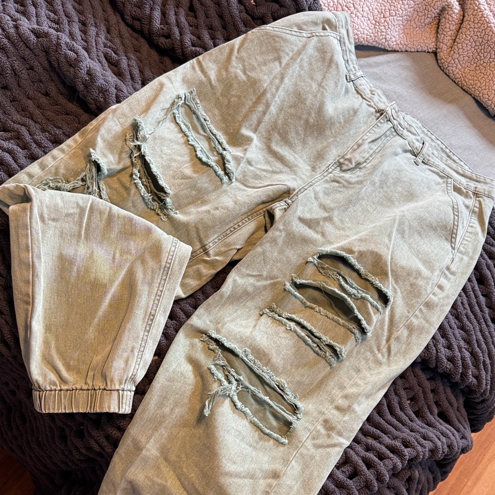 Distressed Jogger Pants in Light Gray